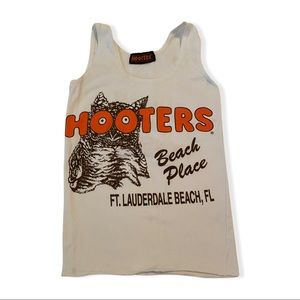 hooters tank top